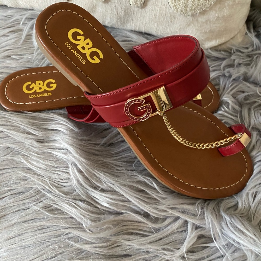 2900436GGLOONA
GBG Los Angeles
Loona Sandals! New